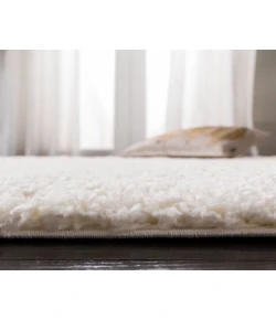 Safavieh Fontana Shag  Ivory FNT800 4 ft. X 4 ft. Round Rug