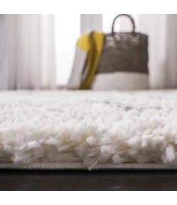 Safavieh Fontana Shag  Cream / Grey FNT818 6 ft. 7 in. X 6 ft. 7 in. Round Rug