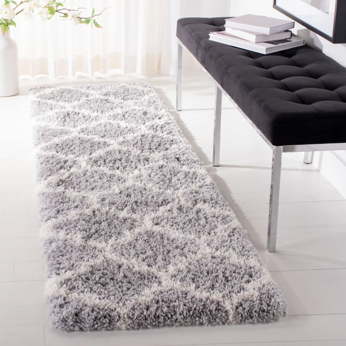 Safavieh Fontana Shag  Grey / Cream FNT818 2 ft. 3 in. X 6 ft. Runner Rug