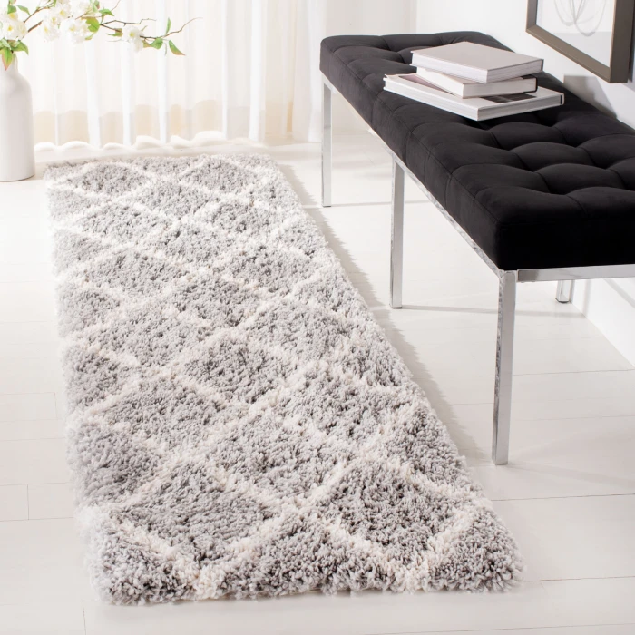Safavieh Fontana Shag  Grey / Cream FNT821 2 ft. 3 in. X 8 ft. Runner Rug