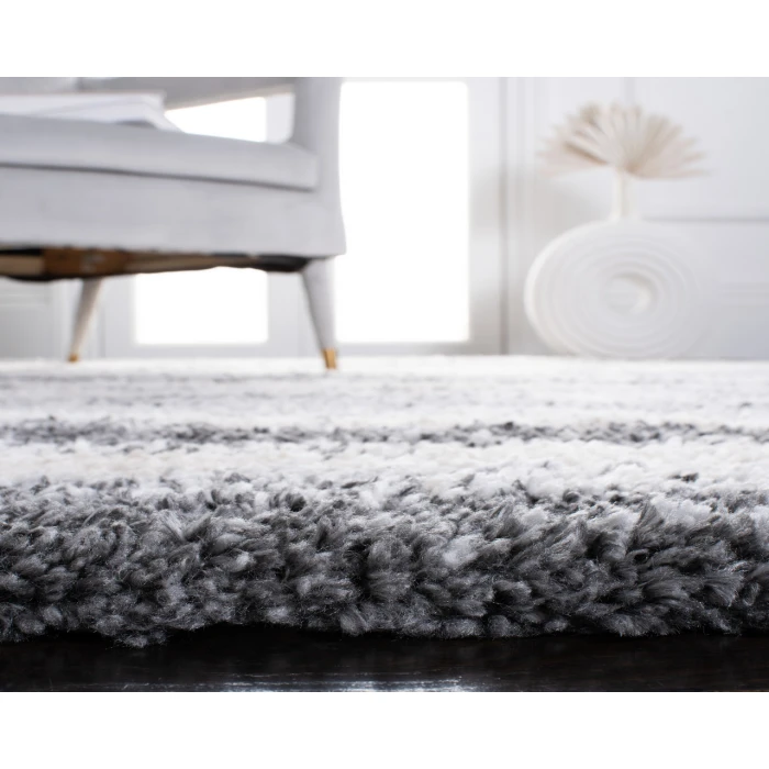 Safavieh Fontana Shag  Grey / Charcoal FNT840 5 ft. 3 in. X 7 ft. 6 in. Rectangle Rug