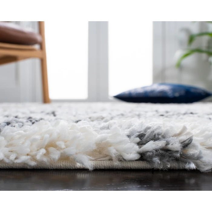 Safavieh Fontana Shag  Ivory / Grey FNT845 6 ft. 7 in. X 6 ft. 7 in. Round Rug