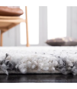 Safavieh Fontana Shag  Ivory / Grey FNT848 10 ft. X 10 ft. Round Rug