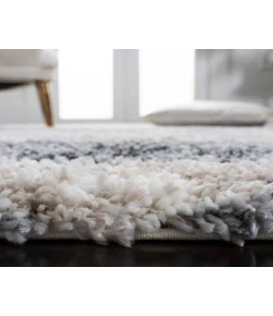 Safavieh Fontana Shag  Grey / Ivory FNT853 4 ft. X 6 ft. Rectangle Rug
