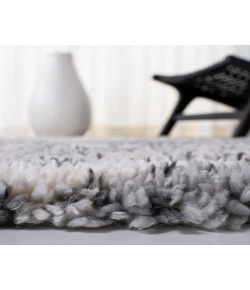 Safavieh Fontana Shag  Grey / Ivory FNT865 6 ft. 7 in. X 6 ft. 7 in. Round Rug