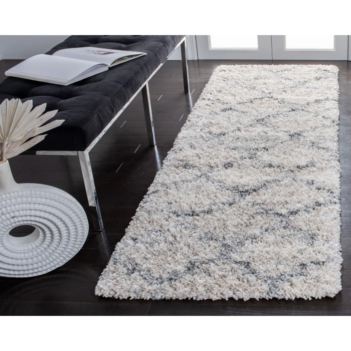 Safavieh Fontana Shag  Grey / Ivory FNT888 2 ft. 3 in. X 6 ft. Runner Rug