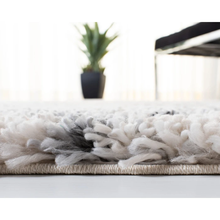 Safavieh Fontana Shag  Grey / Ivory FNT888 6 ft. 7 in. X 6 ft. 7 in. Round Rug