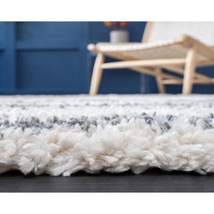 Safavieh Fontana Shag  Grey / Ivory FNT890 6 ft. 7 in. X 6 ft. 7 in. Round Rug