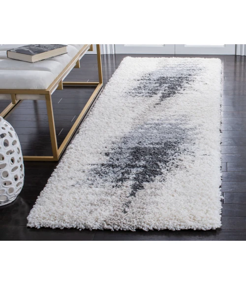 Safavieh Fontana Shag  Grey / Ivory FNT894 5 ft. 3 in. X 7 ft. 6 in. Rectangle Rug