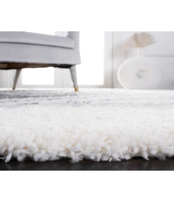 Safavieh Fontana Shag  Grey / Ivory FNT896 6 ft. 7 in. X 6 ft. 7 in. Round Rug