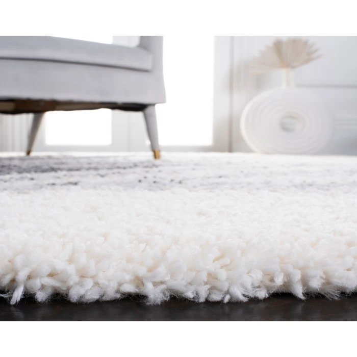 Safavieh Fontana Shag  Grey / Ivory FNT896 4 ft. X 6 ft. Rectangle Rug
