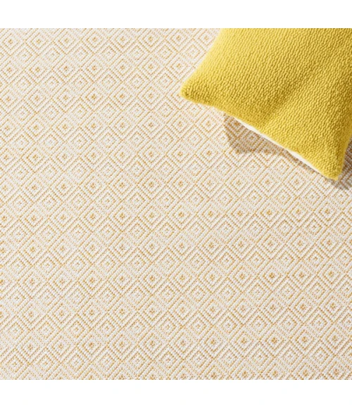 Safavieh Hampton Yellow HTN230 4 ft. X 6 ft. Rectangle Rug