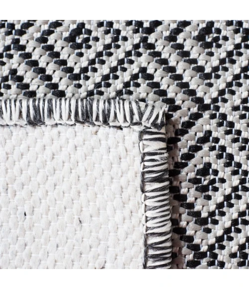 Safavieh Hampton Grey / Black HTN230 4 ft. X 6 ft. Rectangle Rug