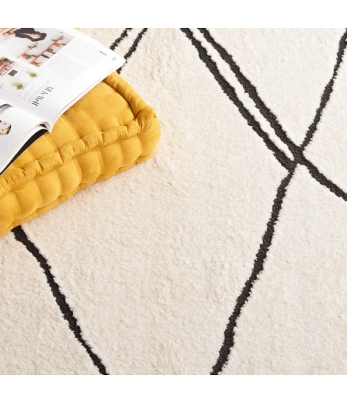 Safavieh Melody Ivory / Black MEL104 4 ft. X 6 ft. Rectangle Rug