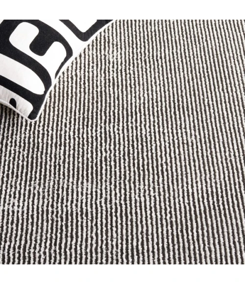 Safavieh Melody Ivory / Black MEL106 2 ft. 2 in. X 8 ft. Runner Rug