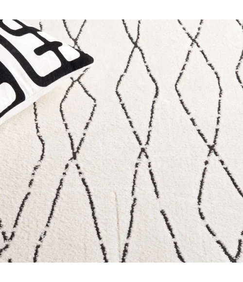 Safavieh Melody Ivory / Black MEL112 6 ft. 7 in. X 6 ft. 7 in. Round Rug