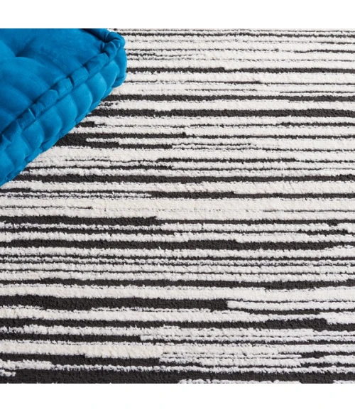 Safavieh Melody Ivory / Black MEL116 6 ft. 7 in. X 6 ft. 7 in. Round Rug