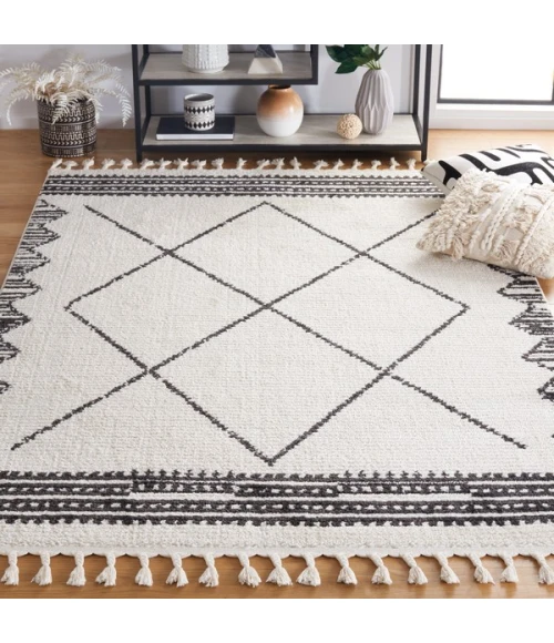 Safavieh Moroccan Tassel Ivory / Black MRT103 4 ft. 5 in. X 6 ft. 5 in. Rectangle Rug