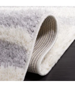 Safavieh Norway Grey / Ivory NOR200 6 ft. 7 in. X 6 ft. 7 in. Round Rug