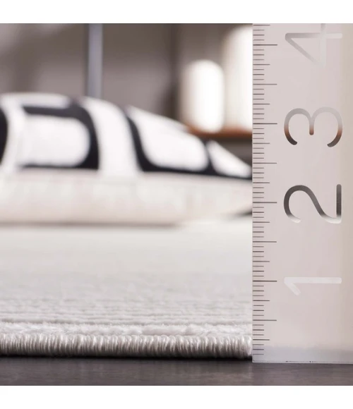 Safavieh Saylor Ivory SAY104 6 ft. 3 in. X 6 ft. 3 in. Round Rug