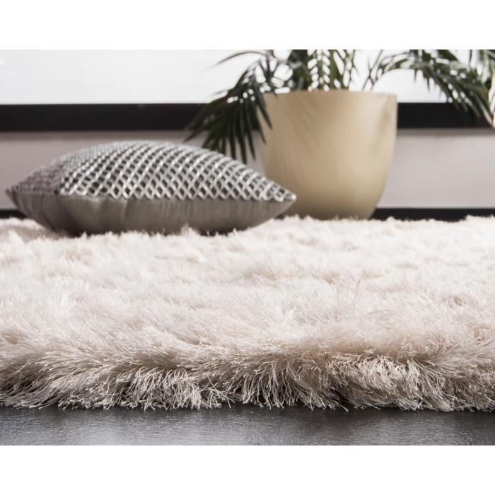 Safavieh Shag Ivory SG511 5 ft. X 5 ft. Round Rug