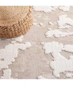 Safavieh Trends Beige / Ivory TRD100 6 ft. 7 in. X 6 ft. 7 in. Round Rug