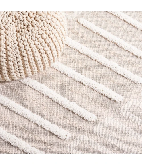 Safavieh Trends Beige / Ivory TRD104 6 ft. 7 in. X 6 ft. 7 in. Square Rug