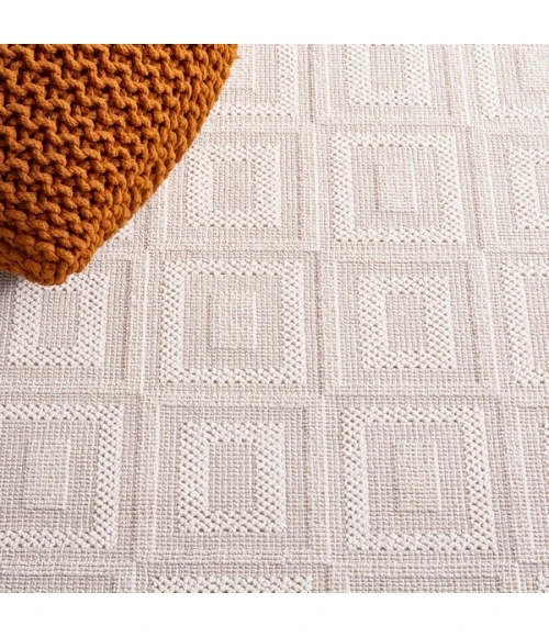 Safavieh Trends Beige / Ivory TRD106 4 ft. X 6 ft. Rectangle Rug