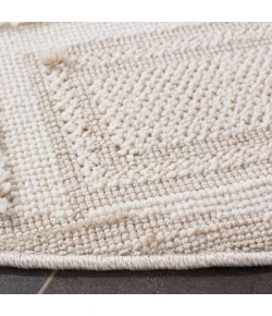 Safavieh Trends Beige / Ivory TRD108 6 ft. 7 in. X 6 ft. 7 in. Round Rug