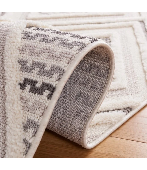 Safavieh Urban Grey / Ivory URB202 4 ft. X 6 ft. Rectangle Rug