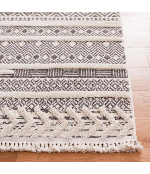 Safavieh Urban Grey / Ivory URB204 5 ft. 3 in. X 7 ft. 6 in. Rectangle Rug