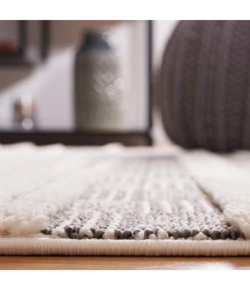 Safavieh Urban Grey / Ivory URB204 5 ft. 3 in. X 7 ft. 6 in. Rectangle Rug