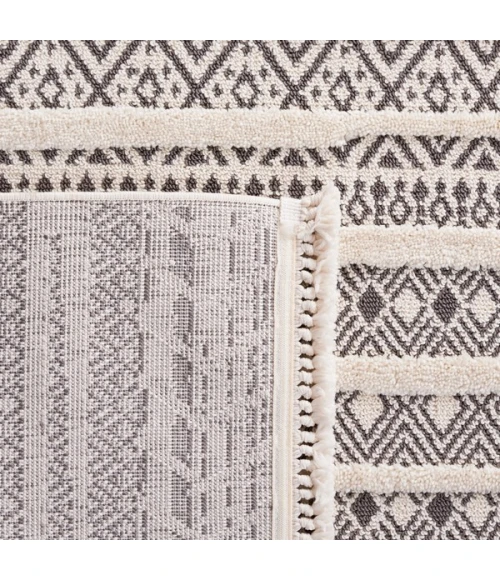Safavieh Urban Grey / Ivory URB204 5 ft. 3 in. X 7 ft. 6 in. Rectangle Rug