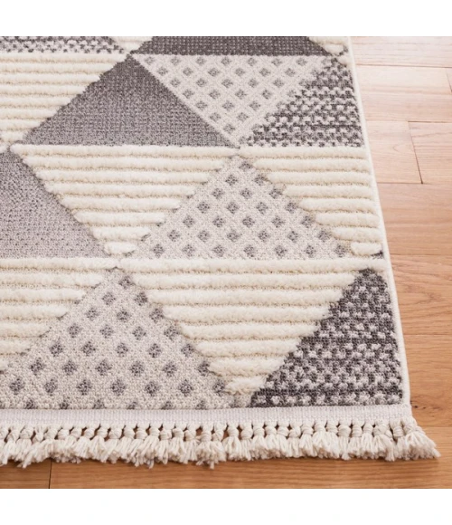 Safavieh Urban Grey / Ivory URB206 5 ft. 3 in. X 7 ft. 6 in. Rectangle Rug