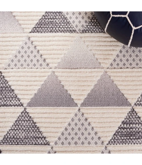 Safavieh Urban Grey / Ivory URB206 5 ft. 3 in. X 7 ft. 6 in. Rectangle Rug