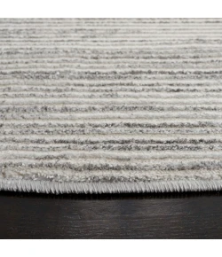 Safavieh Whisper Light Grey / Ivory WHS565 6 ft. 7 in. X 6 ft. 7 in. Round Rug