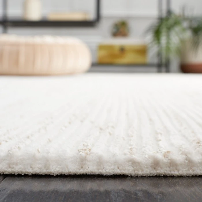 Safavieh Whisper Ivory / Beige WHS584 4 ft. X 6 ft. Rectangle Rug