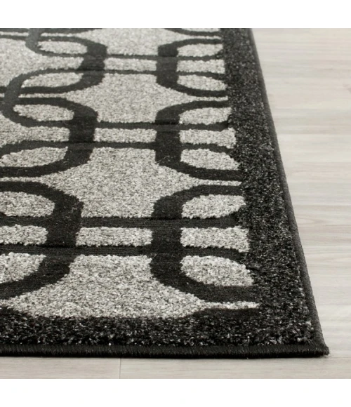 Safavieh York Grey / Black YRK1500 5 ft. 3 in. X 7 ft. 7 in. Rectangle Rug