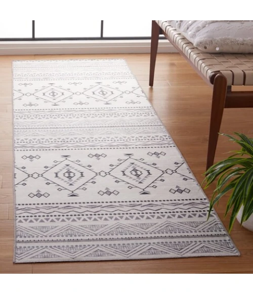 Safavieh Arizona ARZ104 Beige / Charcoal 2'-6" X 8' Runner Area Rug