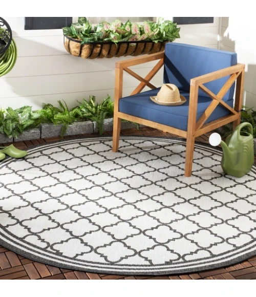 Safavieh Beach House BHS121 Light Grey / Charcoal 4' X 4' Round Area Rug