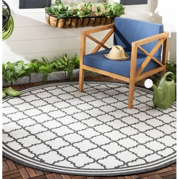 Safavieh Beach House BHS121 Light Grey / Charcoal 4' X 4' Round Area Rug