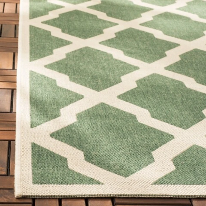 Safavieh Beach House BHS122 Green / Creme 6'-7" X 6'-7" Round Area Rug