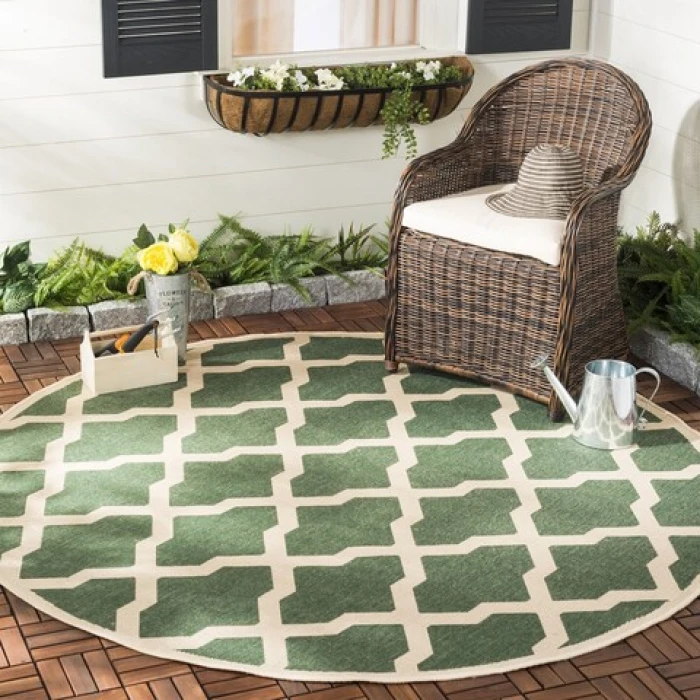 Safavieh Beach House BHS122 Green / Creme 6'-7" X 6'-7" Round Area Rug