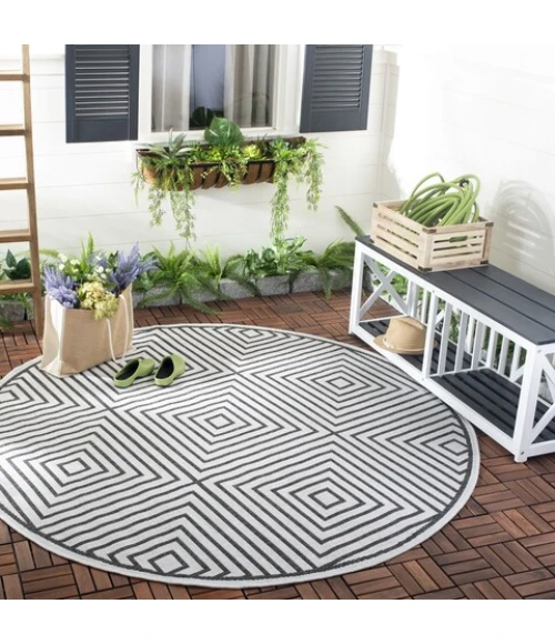 Safavieh Beach House BHS123 Light Grey / Charcoal 6'-7" X 6'-7" Round Area Rug