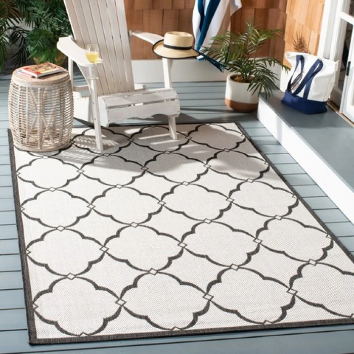 Safavieh Beach House BHS125 Light Grey / Charcoal 4' X 4' Round Area Rug