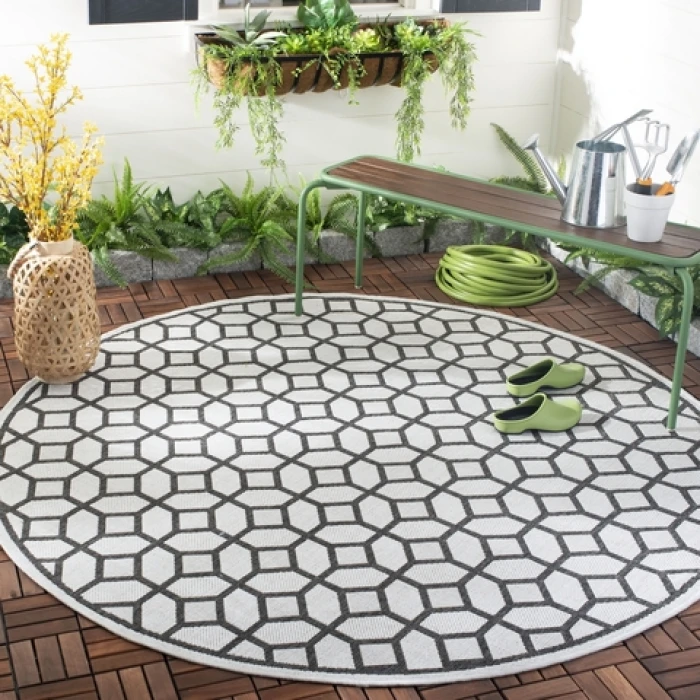 Safavieh Beach House BHS127 Light Grey / Charcoal 6'-7" X 6'-7" Round Area Rug