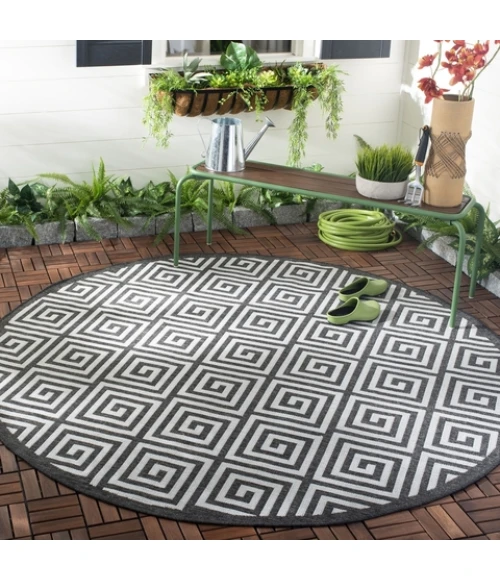 Safavieh Beach House BHS129 Light Grey / Charcoal 6'-7" X 6'-7" Round Area Rug