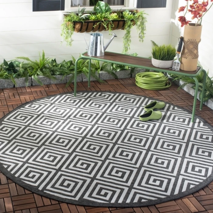 Safavieh Beach House BHS129 Light Grey / Charcoal 6'-7" X 6'-7" Round Area Rug