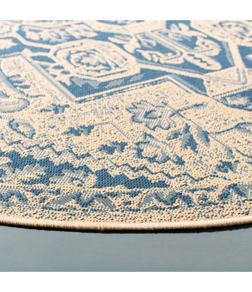 Safavieh Beach House BHS138 Blue / Creme 8' X 8' Round Area Rug