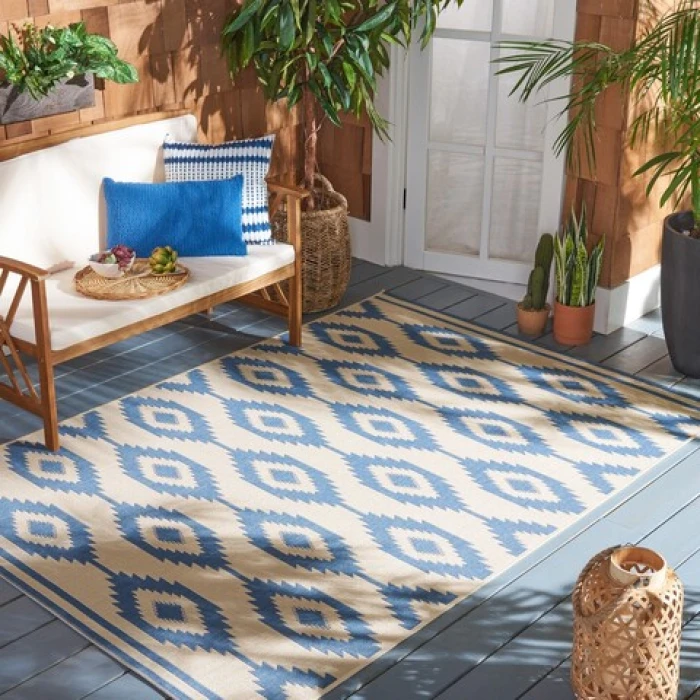 Safavieh Beach House BHS171 Blue / Creme 4' X 6' Rectangle Area Rug